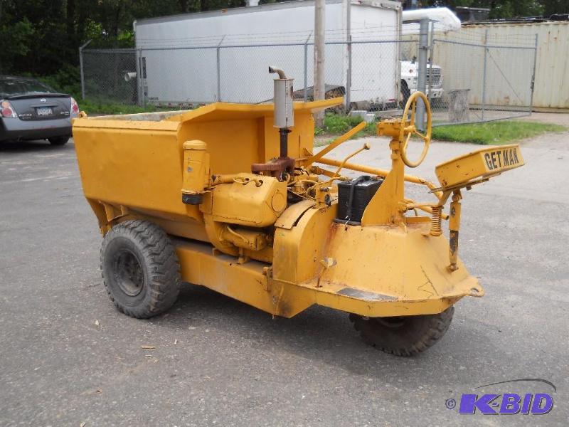 lot 7 image: Getman 5300 Concrete  Mud Buggy. Starts, Runs, Drives.