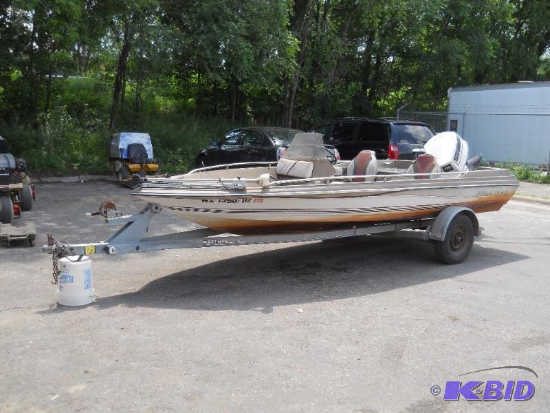 1985 Bayliner Trophy Fishing Boat With Calkins Escort Trailer. NO RESERVE