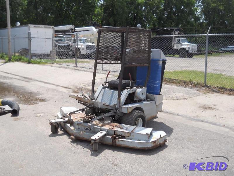 lot 7 image: Heckendorn Riding Lawnmower. Untested.
