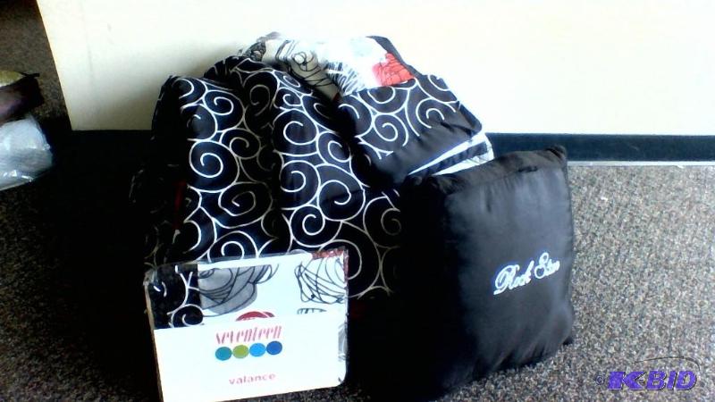 Seventeen Rock Star Full Comforter Set