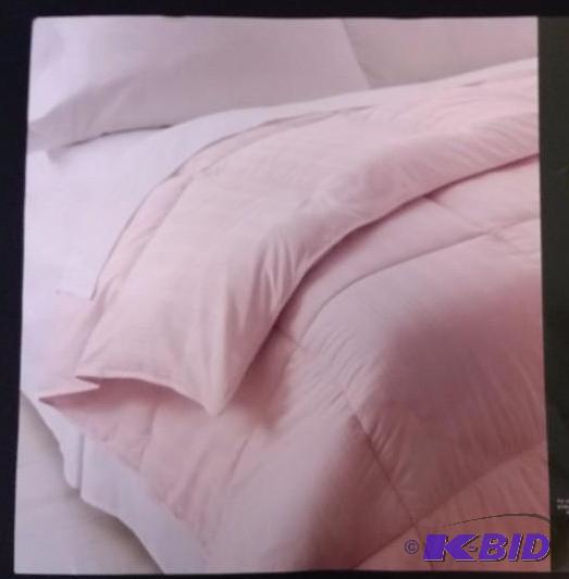 JC Penny Everyday Twin Comforter Pink
