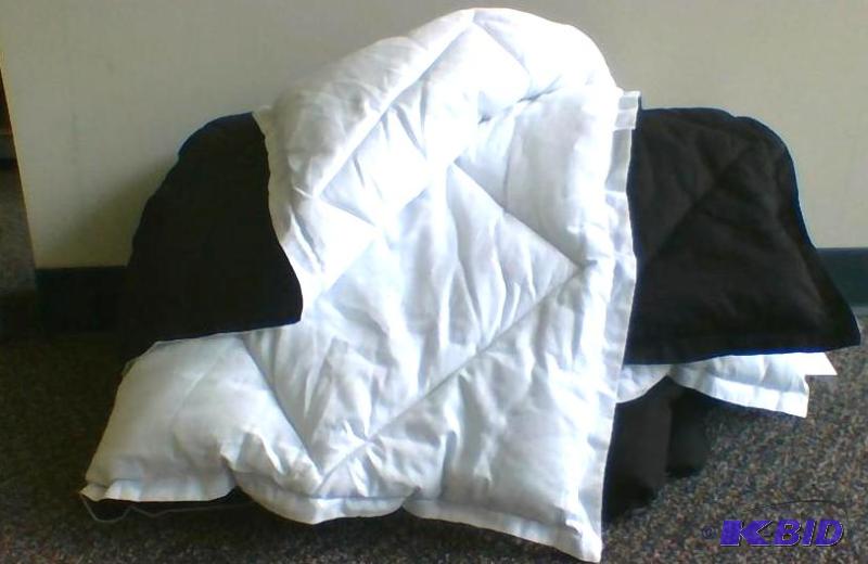 Reversible Twin Comforter Black and White