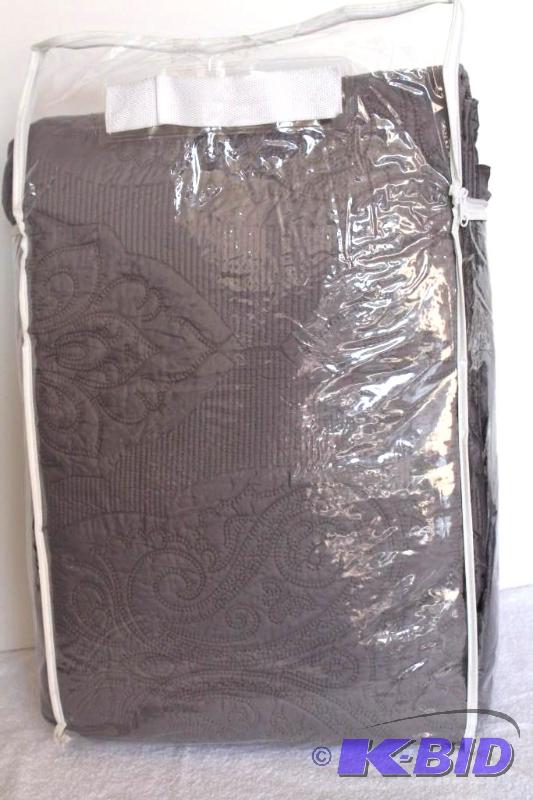JCPenny Queen Quilted Beadspread Plum