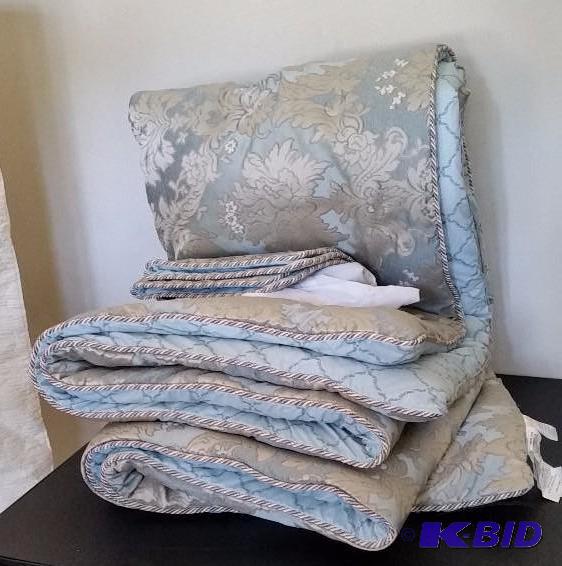 JC Penny Croscill Queen Comforter Set Blue and Beige