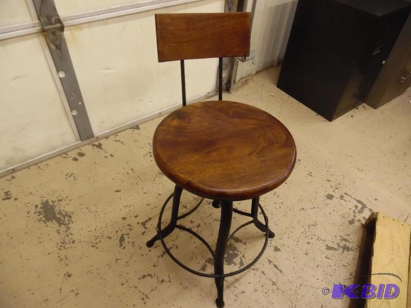 lot V17 image: Swivel Bar Stool