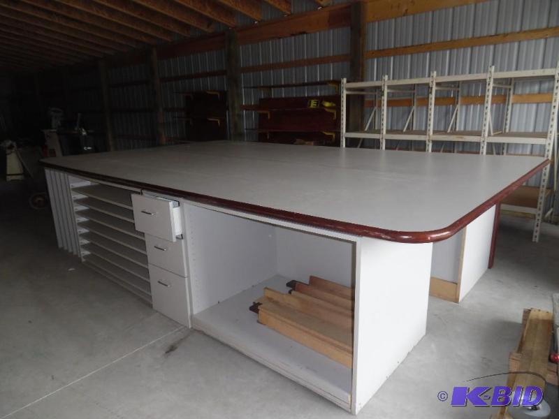 lot 1 image: Large CraftHobby Table