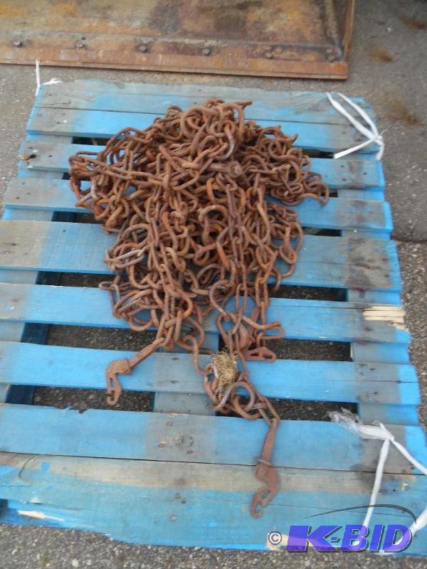 lot 8 image: Snow Chains for a Tractor