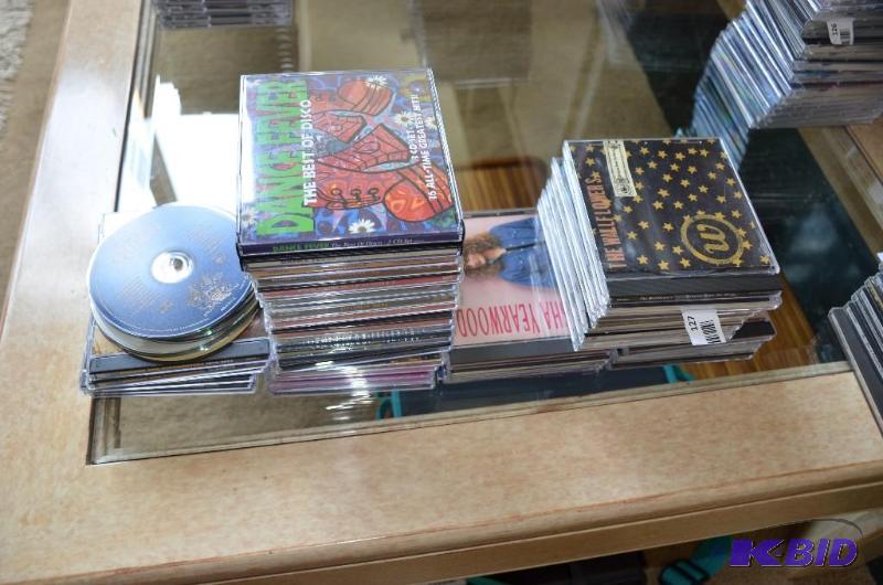 lot 127 image: 45 music cds...