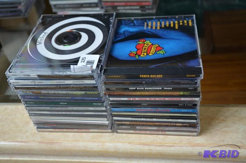 lot 135 image: 25 music cds...