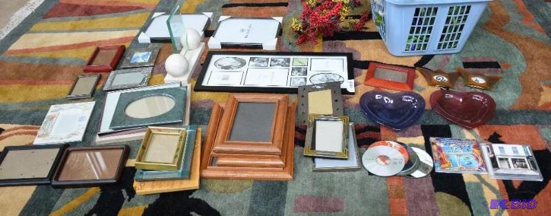 lot 143 image: Assorted sizes of picture frames and 6 music ...