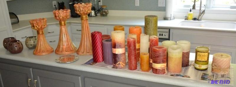 lot 42 image: Lot of approx 18 pillar candles with 6 candle...