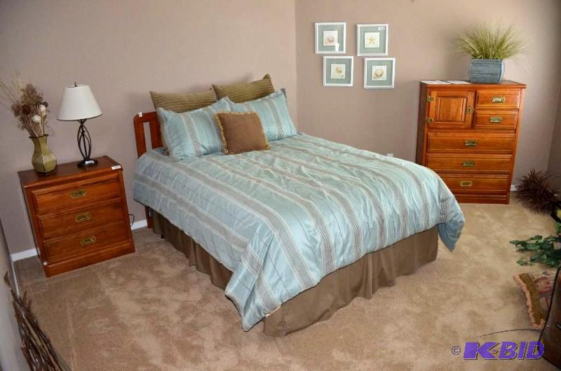lot 54 image: Entire Bedding Set includes striped comforter...