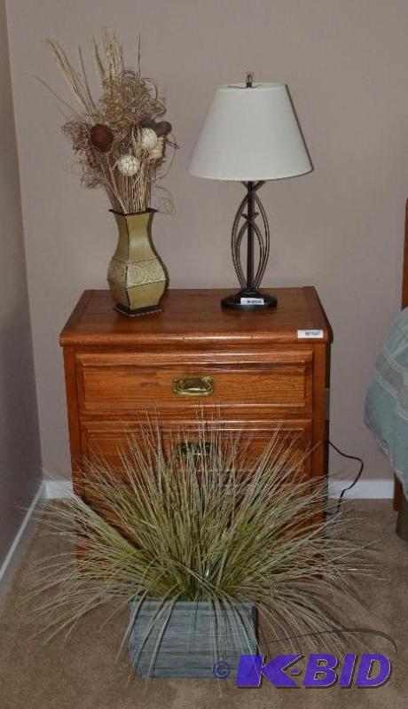 lot 56 image: Table Lamp, measures 25 inches tall, Tall Vas...