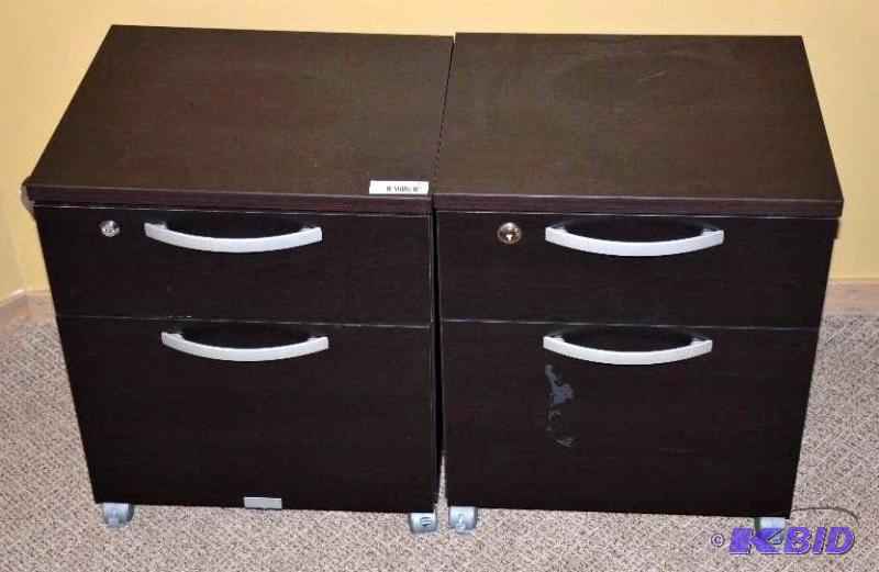 lot 75 image: 2 File Drawers on wheels. Locking drawers. me...