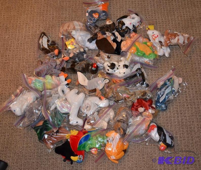 lot 90 image: Large   collection of Beanie Babies in m...