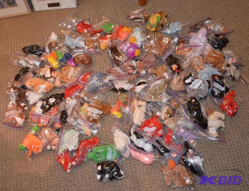 lot 91 image: Large collection of BEANIE Babies mint. Pleas...