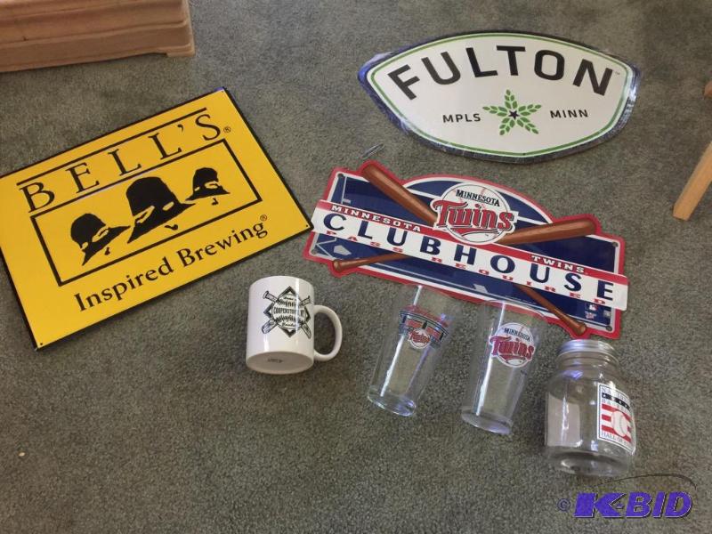 Minnesota Twins Collectible Glassware and Some Tin Signs
