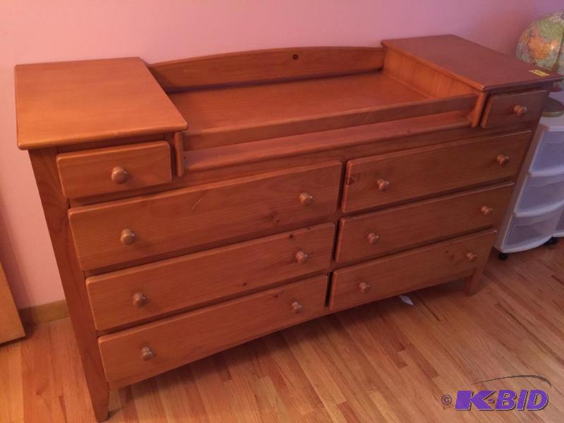 Versatile Changing TableDresser