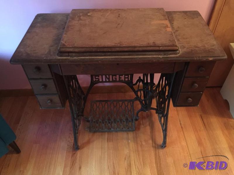 AntiqueVintage Singer Sewing Machine with Cabinet