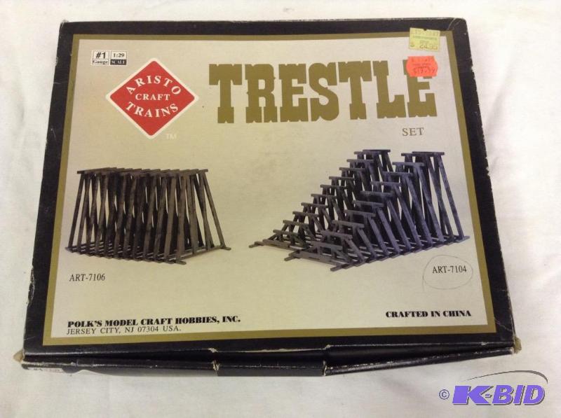 lot 103 image: Aristocraft Train Trestle Set #7104 & #7106