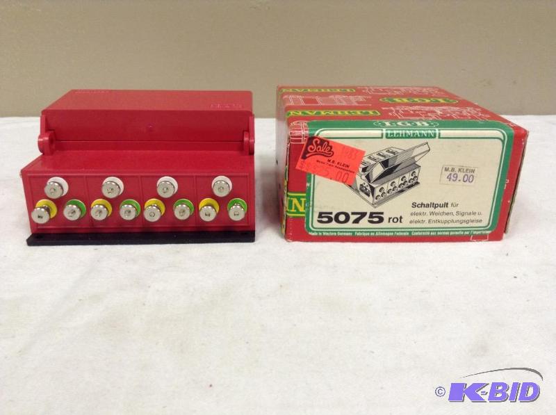 lot 141 image: LGB #5075 G Scale Momentary Switch Control Box