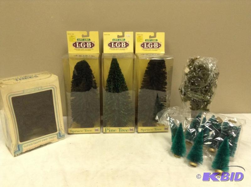 lot 159 image: Railroad Train Tree Accessories