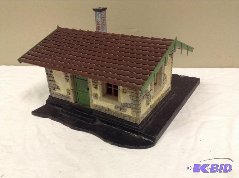 lot 176 image: G Scale Cottage Train Building