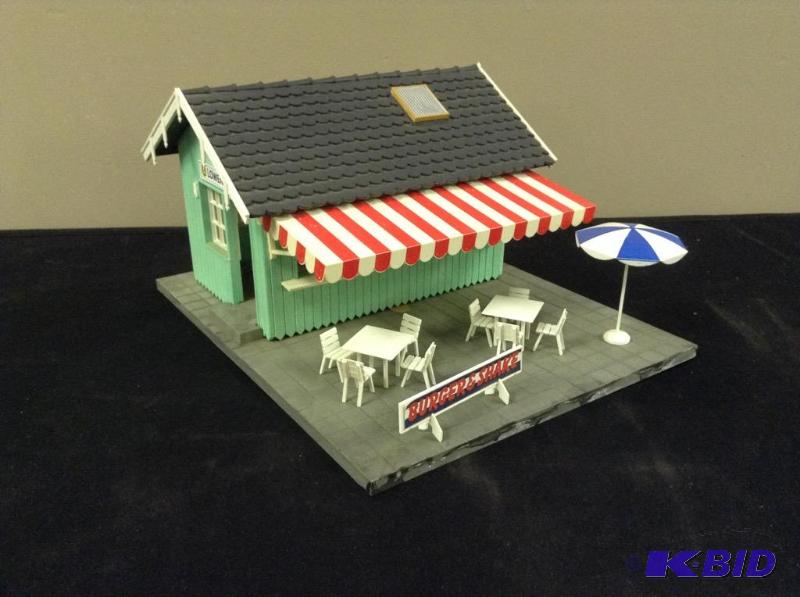lot 178 image: Lowenbrau G Scale Restaurant Train Building