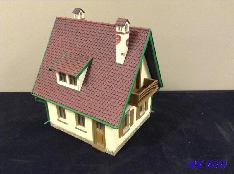 lot 180 image: Pola Ski House Train Building G Scale