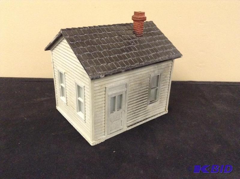 lot 182 image: Old House Train Building