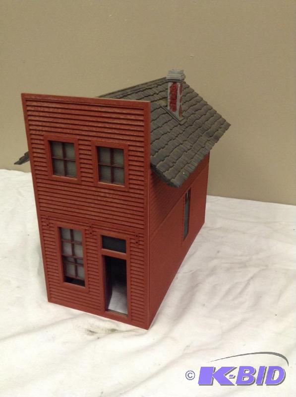 lot 195 image: Western Style G Scale Train Building