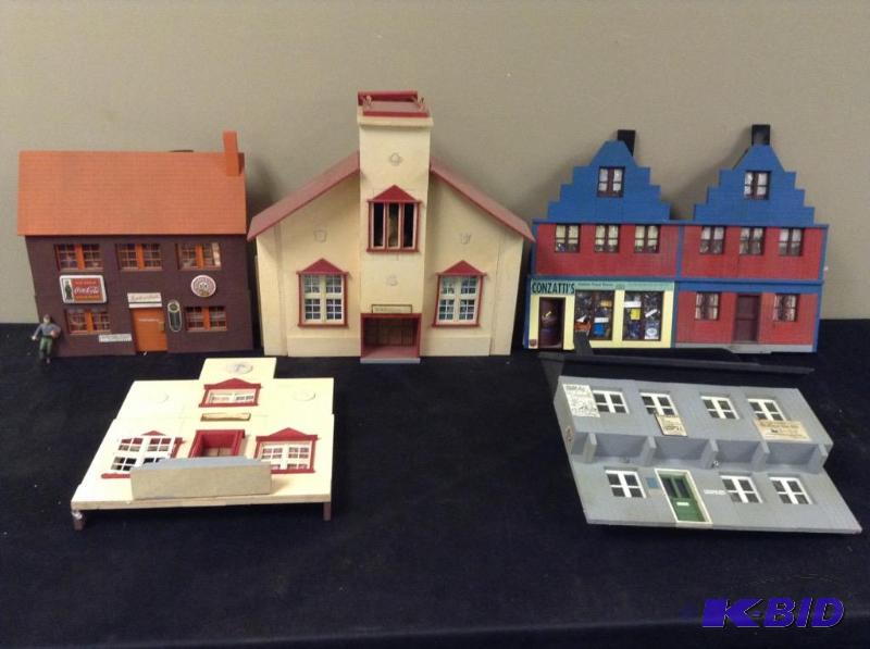 lot 197 image: 5 Wooden Store Front Train Buildings