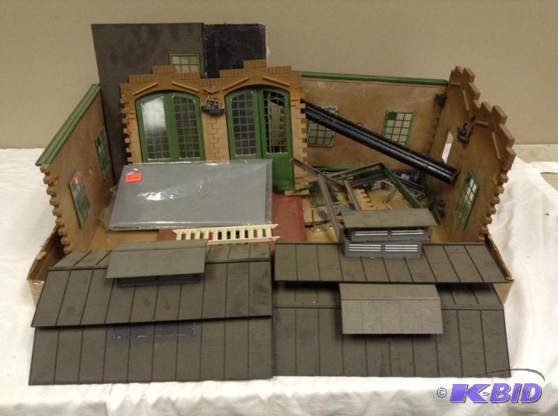 lot 198 image: G Scale Train Building