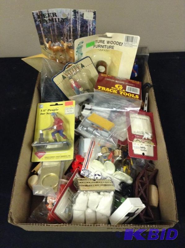 lot 202 image: Train Landscaping Accessories & People