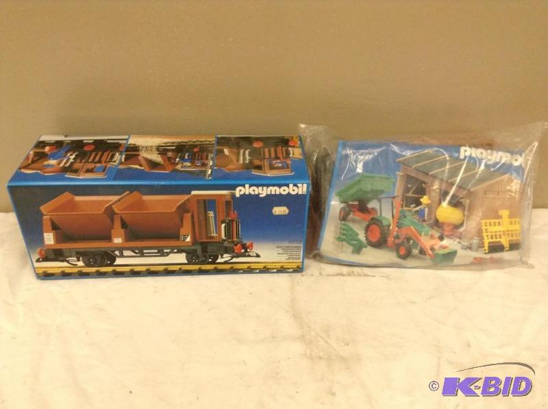 lot 207 image: Playmobil 4112 Train & 3554 Shed
