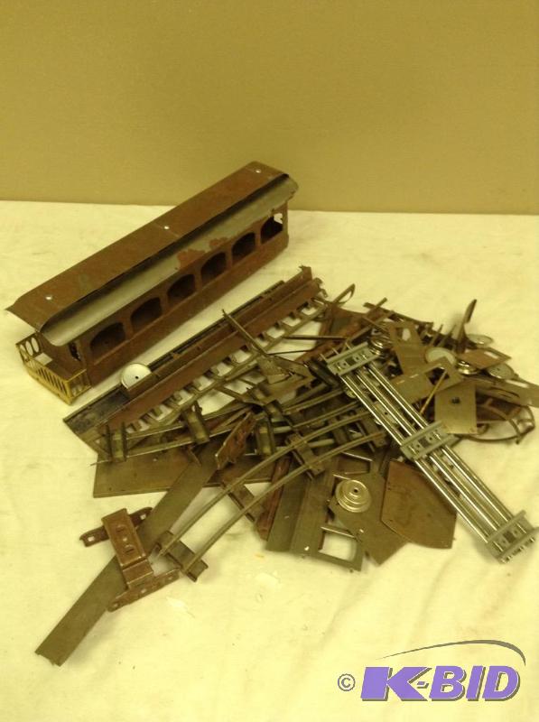 lot 226 image: Vintage Metal Train & Track