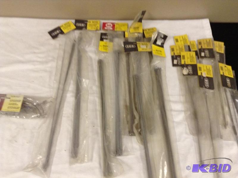 lot 260 image: LGB #6009 & #6015 G Scale Catenary Wires
