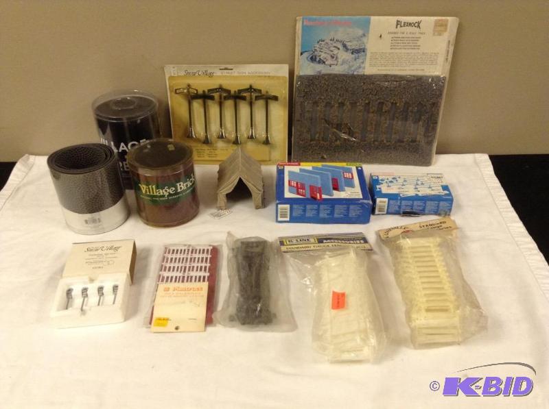 lot 266 image: Model Railroad Train Accessories
