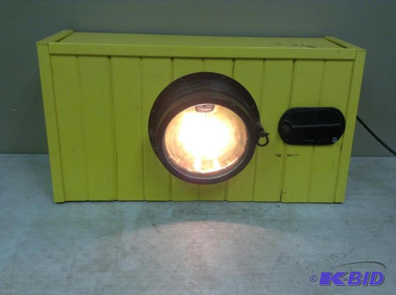 lot 285 image: Vintage Authentic Mounted Train Headlight