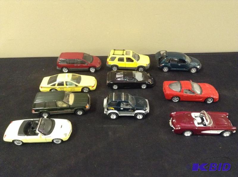 lot 301 image: 10 Die Cast Collector Cars & SUVs