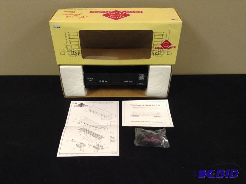 lot 33 image: Aristocraft Wood Gondola Train Car 124 Scale