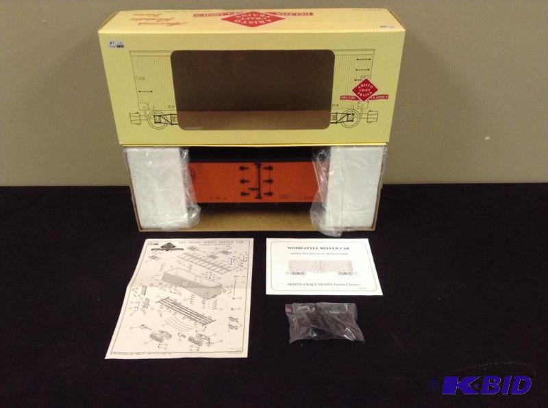 lot 34 image: Aristocraft 124 Scale Wood Reefer Train Car