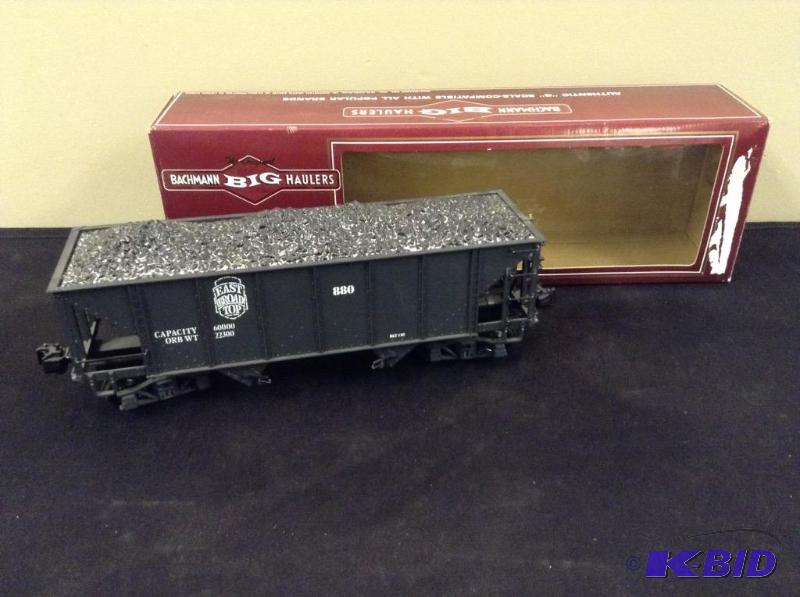 lot 43 image: Bachmann #98230 G Scale 3 Bay Hopper Train Car