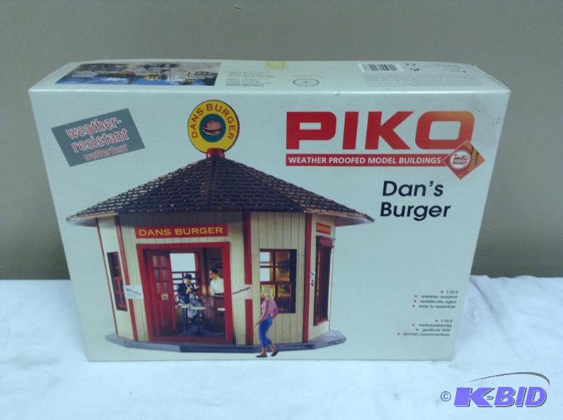 lot 72 image: PIKO Dans Burger #62227 Train Building Kit