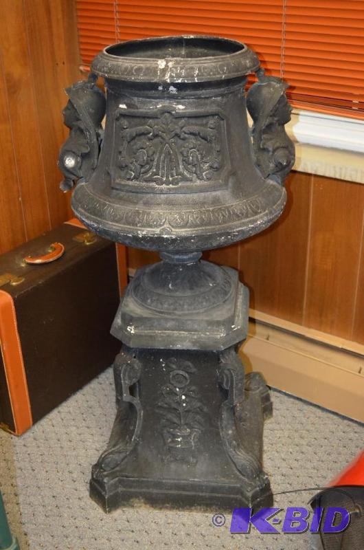 lot 102 image: Jardiniere Urn  ...