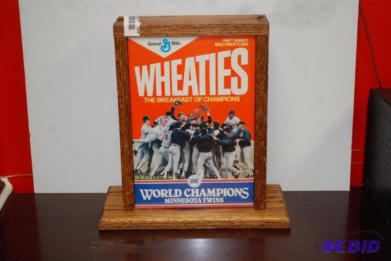 lot 104 image: Minnesota Twins General Mills Wheaties cereal...