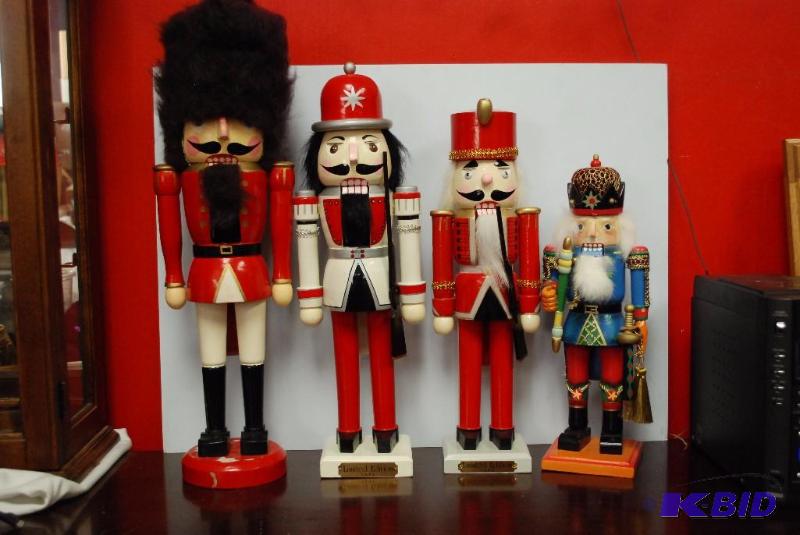 lot 113 image: Hand painted wooden NUTCRACKER 1992 Limited E...