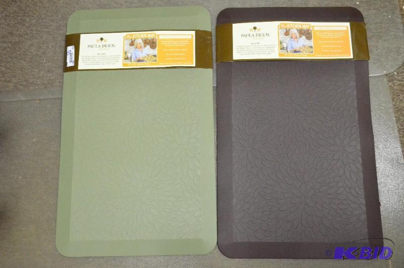 lot 117 image: 2 Paula Deen anti-fatigue kitchen mat. Measur...