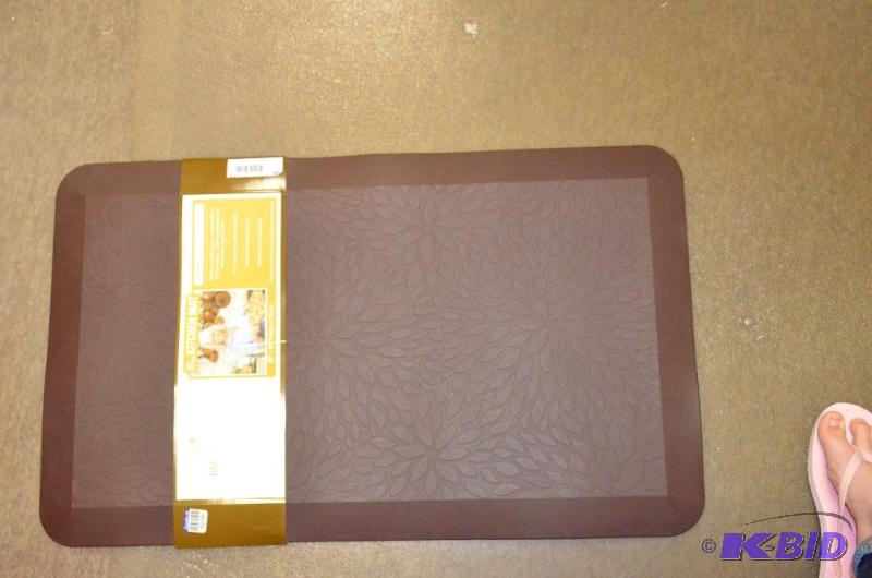 lot 119 image: Paula Deen anti-fatigue kitchen mat. Measures...