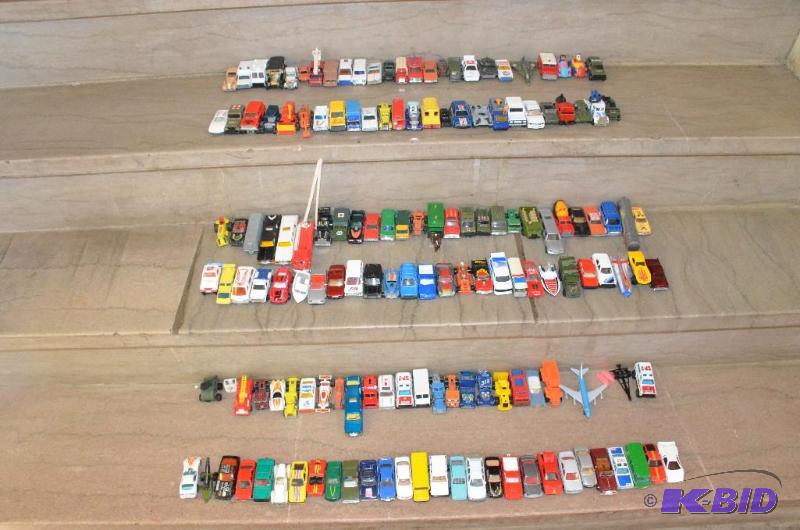 lot 126A image: Large collection of cars hot wheel, matchbox...
